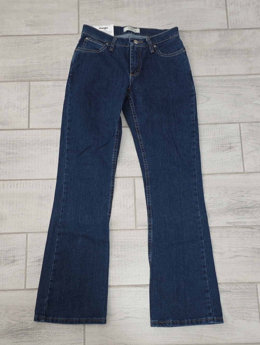 Wrangler Classic Fit Women's Size 4x32 Bootcut NWT Western